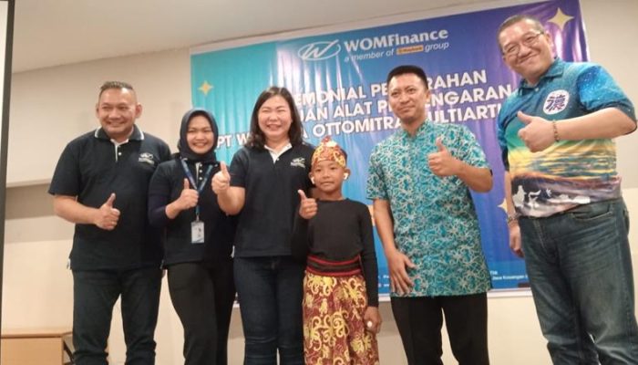 Peduli Pemenuhan Hak Disabilitas, WOM Finance Salurkan 100 Hearing Aid