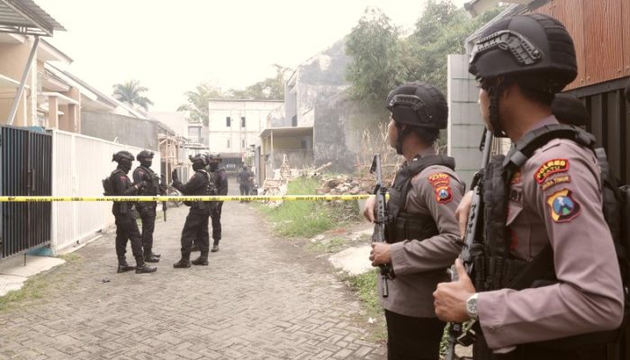 Hendak Lancarkan Aksi Teror, Remaja Tanggung Siapkan Sebotol Cairan Peledak
