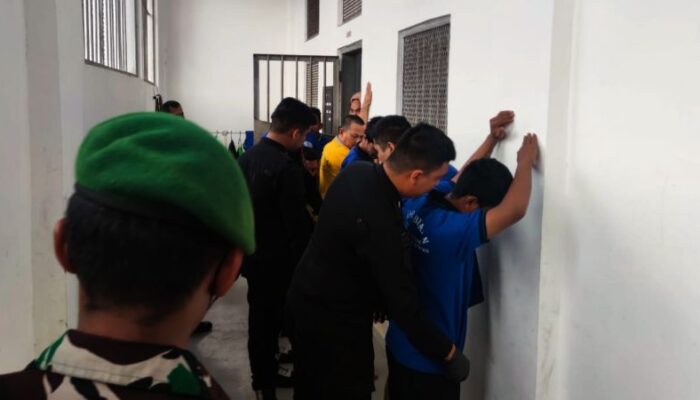 Petugas Gabungan Geledah Kamar Serta Periksa Urine Warga Binaan Lapas Balikpapan