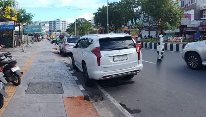 Parkir Kendaraan Ganggu Fungsi Jalan MT Haryono, Komisi III Minta Langkah Tegas Instansi Terkait
