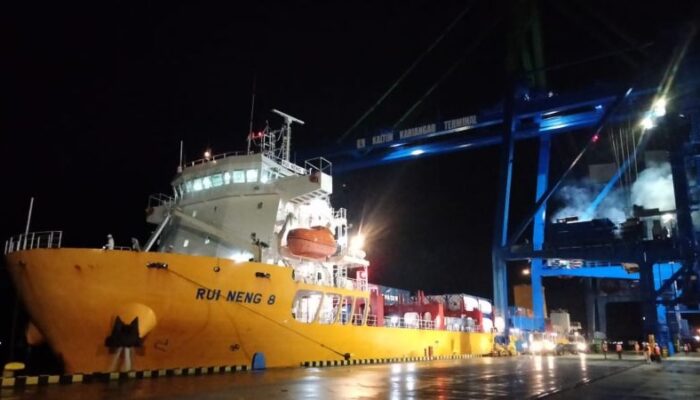 MV Rui Neng 8 Awali Operasional Jalur Logistik Indonesia-China Via Pelabuhan KKT