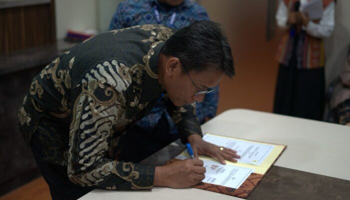 Lestarikan Alam Kalimantan, PLN UIP KLT Tandatangani Kontrak Rehabilitasi DAS