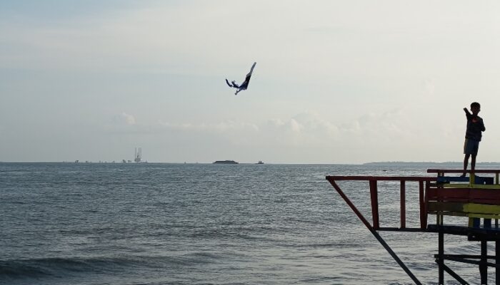 Ancaman di Balik Barisan Tongkang Batubara di Sepanjang Pesisir Balikpapan