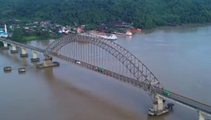 Pelindo dan SPJM Bantu Evakuasi Tongkang di Jembatan Mahulu Samarinda