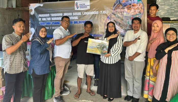 KKT Kolaborasikan Program TJSL Dengan Jumat Berkah, Berdayakan Pelaku UMKM Sekitar Pelabuhan