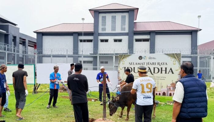 Lapas Balikpapan Berkurban: Bagikan Lima Sapi dan Delapan Kambing kepada Warga Binaan serta Masyarakat Sekitar